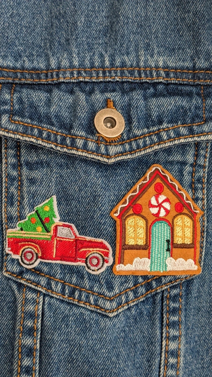 Chaqueta de mezclilla bordada "Bad Santa - Creepy Christmas" – photo 7